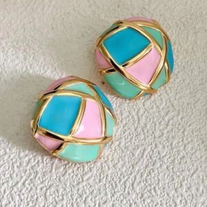 Vintage style stud earrings A597